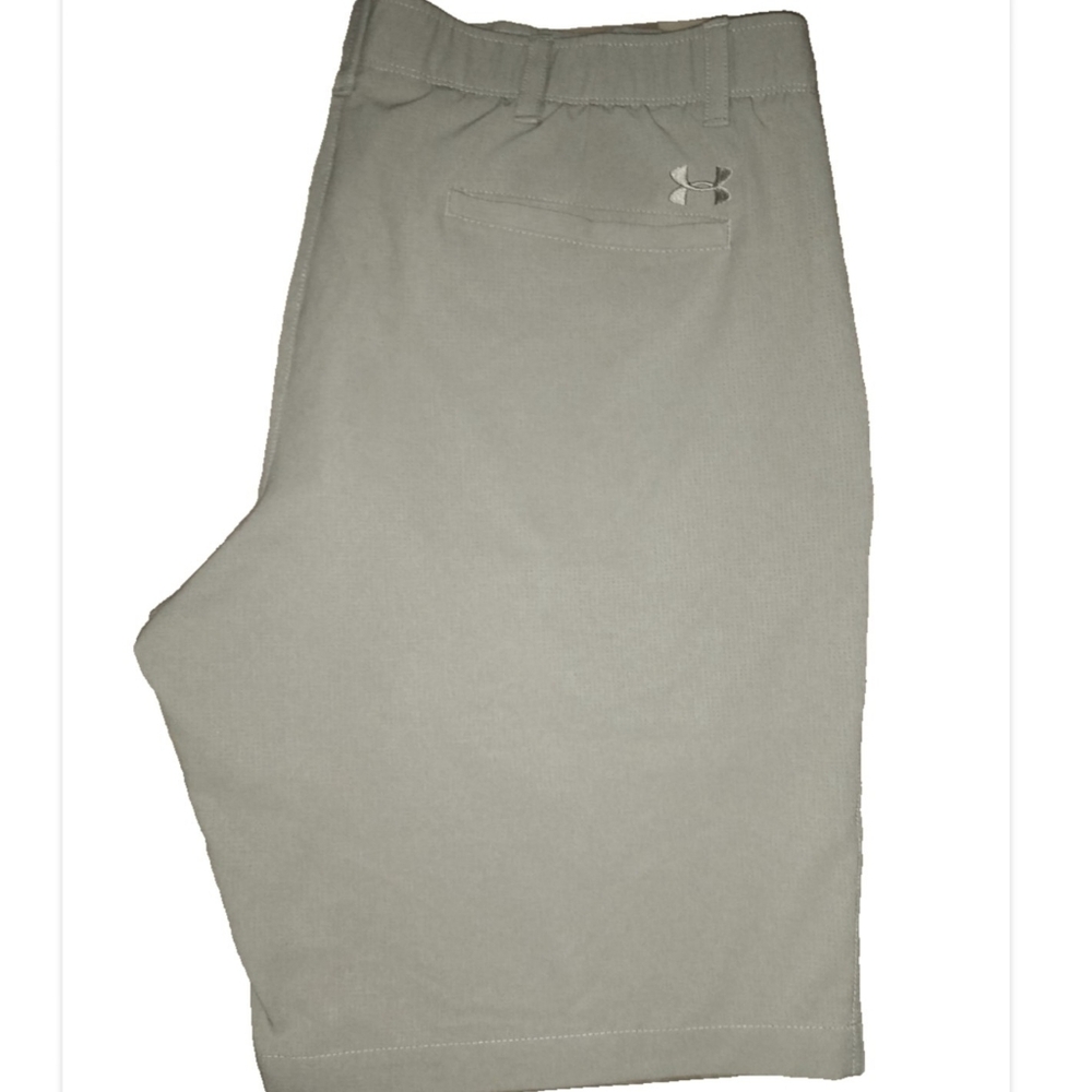 UNDER ARMOUR GOLF KHAKI SHORTS SIZE 40
